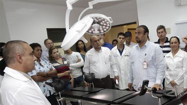 americateve | ?Entre septiembre de 2013 y el mismo período de 2014, 700 profesionales médicos y sanitarios cubanos que forman parte de los programas sociales en Venezuela, desertaron hacia el extranjero.