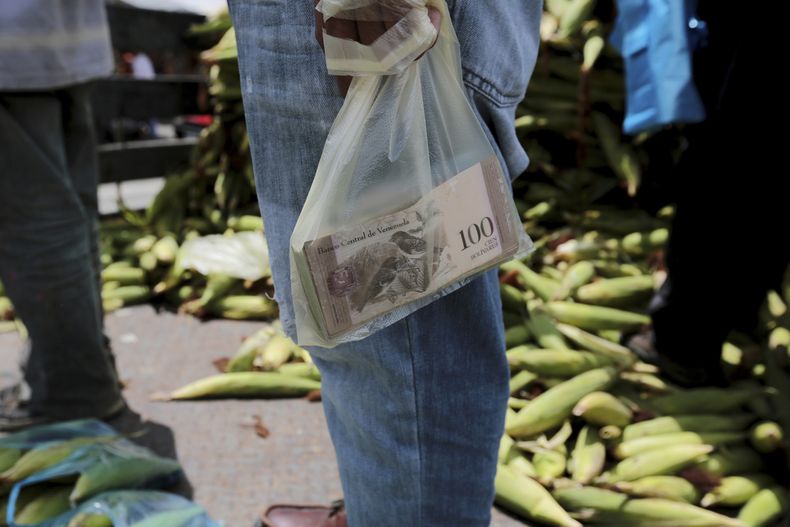 REP-AMS-ECO_VENEZUELA-ESCASEZ_DE_EFECTIVO-1.jpg
