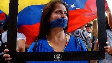 venezuela: prohiben la salida del pais a 22 directivos de medios acusados por cabello