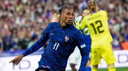 Michael Olise celebra tras anotar un gol para Francia en la victoria 4-1 ante Bélgica en la Liga de Naciones, el lunes 5 de octubre de 2026, en Saint-Denis, Francia. (AP Foto/Teresa Suárez)