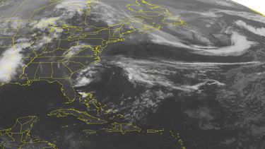 Se emiten alertas de tormenta tropical en las Carolinas