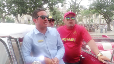 cubanos de la isla opinan: mercado de autos viejos en cuba, solo cash y con precios por el cielo 