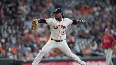 Valdez llega a 17 victorias, Astros vencen 3-2 a Filis