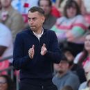 ARCHIV0 - El técnico de Southampton Tonda Eckert durante la semifinal de la Copa FA contra Manchester City, el 25 de abril de 2026, en Manchester. (AP Foto/Kin Cheung, File)