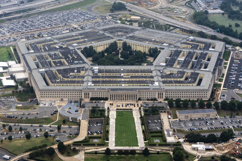 ARCHIVO – Vista aérea del Pentágono, el cuartel general del Departamento de Defensa de Estados Unidos, el 20 de agosto de 2025, en Arlington, Virginia. (AP Foto/Alex Brandon, Archivo)