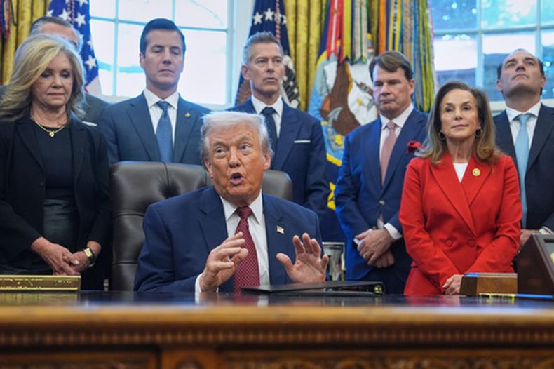 El presidente Donald Trump en el Despacho Oval, en la Casa Blanca, en Washington, el 3 de diciembre del 2025. (AP foto/Evan Vucci)