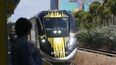 Un tren de Brightline llega a la estación de Fort Lauderdale el viernes 8 de septiembre de 2023, en Fort Lauderdale, Florida. (AP Foto/Marta Lavandier)