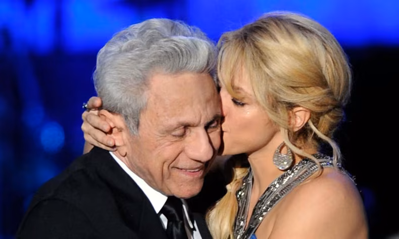 shakira-y-su-padre-william-mebarack.avif