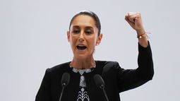 ARCHIVO - La presidenta mexicana Claudia Sheinbaum habla en su primer discurso sobre el estado de la nación en el Palacio Nacional en la Ciudad de México, el 1 de septiembre de 2025. (AP Foto/Eduardo Verdugo, Archivo)