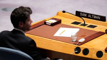 Sam Altman, director general de OpenAI, escucha durante una reunión del Consejo de Seguridad de la ONU en la 81ra sesión de la Asamblea General de Naciones Unidas en la sede de la ONU, el miércoles 23 de septiembre de 2026. (AP Foto/Yuki Iwamura)