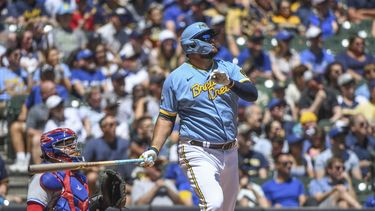 Cerveceros superan 10-3 a Azulejos, con 2 jonrones de Tellez