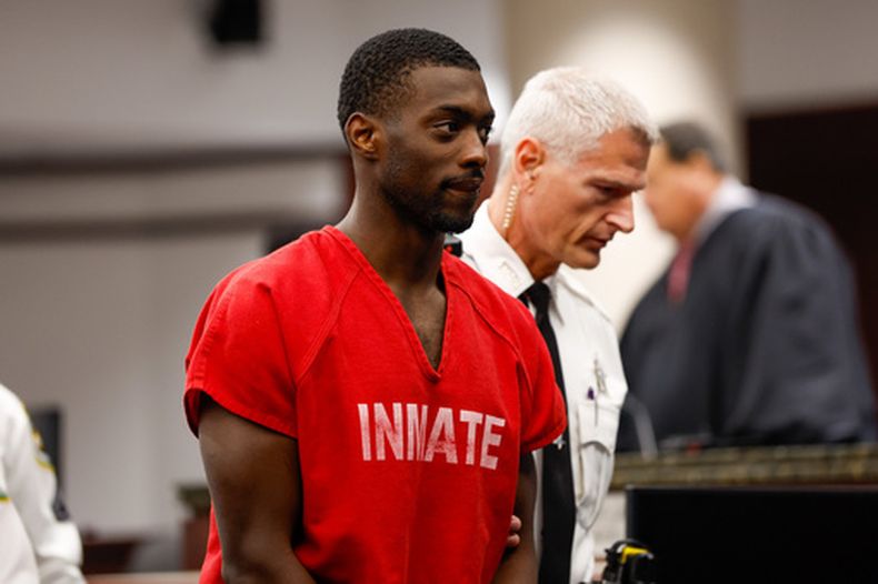 El cornerback de los Lions de Detroit Terrion Arnold sale tras su audiencia preliminar en Tampa, Florida el lunes 29 de junio del 2026. (Jefferee Woo/Tampa Bay Times via AP)
