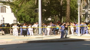 estudiantes protestan por el cierre de dade medical college