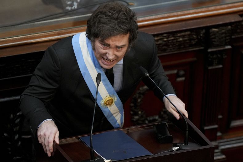 El presidente de Argentina, Javier Milei, pronuncia su discurso anual sobre el Estado de la Nación, que marca el inicio del año legislativo, en Buenos Aires, Argentina, el sábado 1 de marzo de 2025. (Foto AP/Rodrigo Abd)