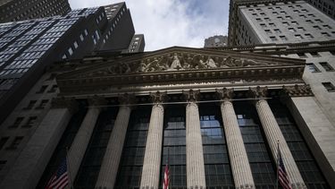Bolsa abre en baja; caen compañías de tecnología y viajes
