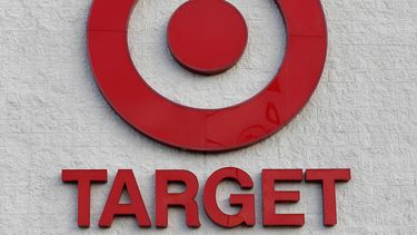 americateve | Fotograf&iacute;a de archivo del 19 de diciembre de 2013 muestra el logotipo de la cadena de tiendas Target en el exterior de una de ellas en Watertown, Massachusetts. (Foto AP/Steven Senne, archivo)