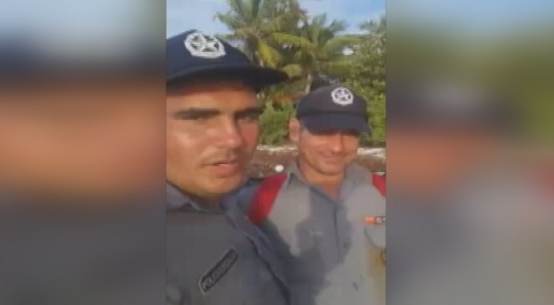 policias cubanos.png