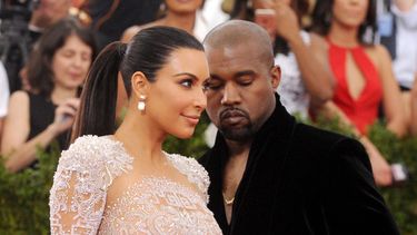el rapero kanye west fue hospitalizado en los angeles tras cancelar varios conciertos de su ultima gira