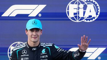 El piloto de Mercedes George Russell tras registrar el tiempo más rápido de la clasificación para el Gran Premio de Azerbaiyán, el viernes 25 de septiembre de 2026, en Bakú. (AP Foto/Darko Bandic)