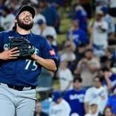 El mexicano Andrés Muñoz, de los Marineros de Seattle, festeja tras conseguir el último out ante los Dodgers de Los Ángeles, el martes 28 de julio de 2026 (AP Foto/Wally Skalij)