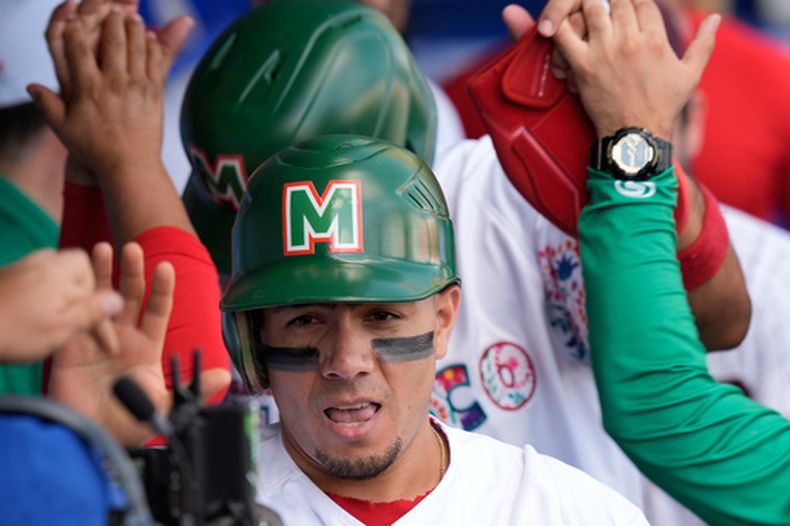 Carlos Sepúlveda, de México Verde, festeja tras anotar ante Panamá en la Serie del Caribe, el martes 3 de febrero de 2026, en Guadalajara (AP Foto/Fernando Llano)