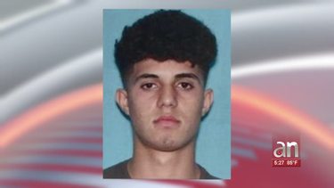 arrestan a joven de 19 anos por vender cigarrillos electronicos a menores de edad en las afueras de una escuela en hialeah
