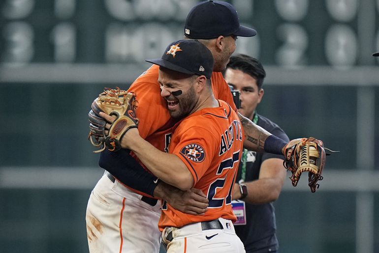 Correa y Álvarez amplían la ventaja de Astros