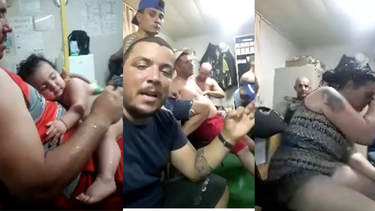 oficiales de aduanas y control de fronteras de las islas caiman tiene rodeado a 11 cubanos que estan atrincherados dentro de un  barco de carga