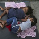 Familias separadas en frontera de EEUU temen extorsión