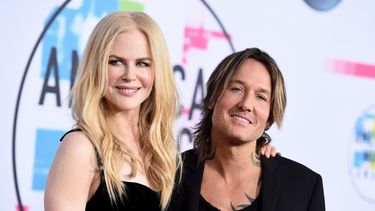 ARCHIVO - Nicole Kidman, a la izquierda, y Keith Urban llegan a los American Music Awards el 19 de noviembre de 2017, en Los Ángeles. (Foto Jordan Strauss/Invision/AP, archivo)