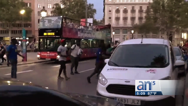 un grupo de africanos golpea brutalmente a un cubano americano en barcelona