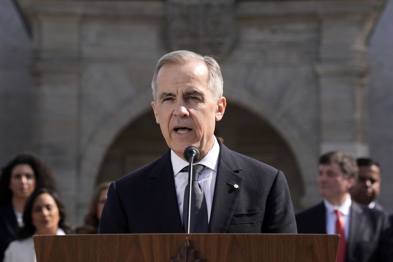 El primer ministro canadiense Mark Carney tras su ceremonia de investidura en el Rideau Hall de Ottawa, Canadá, el viernes 14 de marzo de 2025. (Adrian Wyld /The Canadian Press vía AP)