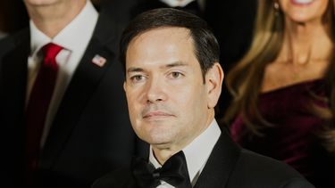 Marco Rubio, senador republicano por Florida y nominado por el presidente electo Donald Trump para secretario de Estado, posa para una fotografía en la Galería Nacional de Arte, el sábado 18 de enero de 2025, en Washington. (AP Foto/Mark Schiefelbein)