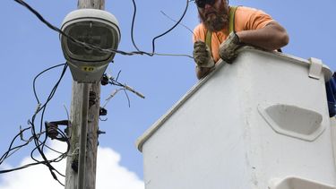 alarma a la junta contrato de la aee