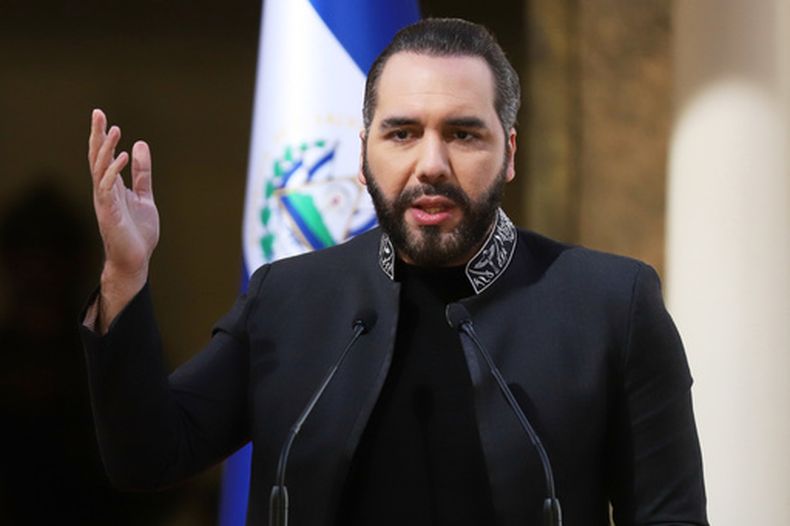 ARCHIVO - El presidente salvadoreño Nayib Bukele habla en el Palacio Nacional durante una reunión con congresistas estadounidenses, el 19 de enero de 2026, en San Salvador, El Salvador. (AP Foto/Salvador Meléndez, archivo)