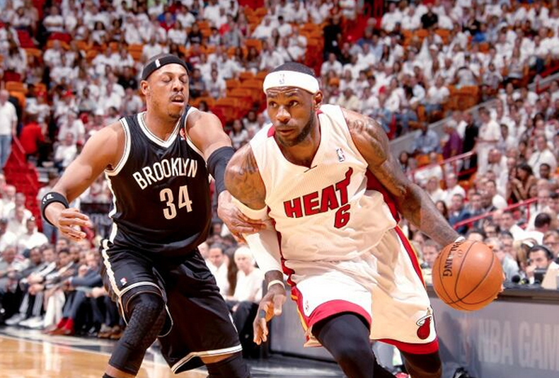 La electrizante victoria del Miami Heat frente a los Nets de Brooklyn estuvo a la altura de la acción, el entusiasmo y el brillo del partido de esta noche.