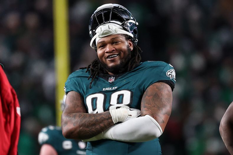 FILE - Jalen Carter (98), tacleador defensivo de los Eagles de Filadelfia, durante un partido de playoffs de la NFL contra los 49ers de San Francisco, el 11 de enero de 2026, en Filadelfia. (AP Foto/Terrance Williams)