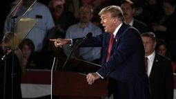 El expresidente Donald Trump habla en un mitin de campaña el miércoles 1 de mayo de 2024 en el Centro de Exposiciones del condado Waukesha, en Waukesha, Wisconsin. (AP Foto/Morry Gash)