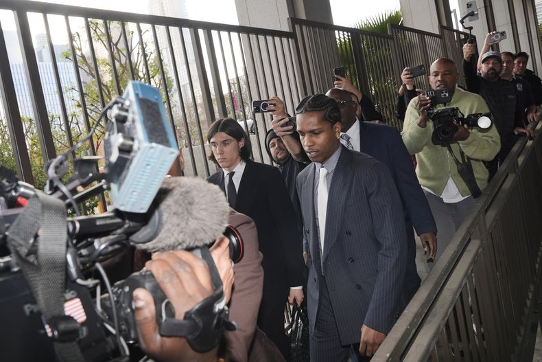 A$AP Rocky llega a la corte para su juicio el martes 18 de febrero de 2025 en Los Ángeles. (Foto AP/Damian Dovarganes)