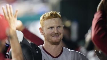 Pavin Smith festeja su jonrón de dos carreras por los Diamondbacks de Arizona ante los Nacionales de Washington, el martes 6 de junio de 2023 (AP Foto/Alex Brandon)