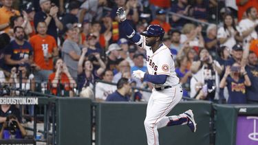 Álvarez aporta jonrón y gran tiro a victoria de Astros