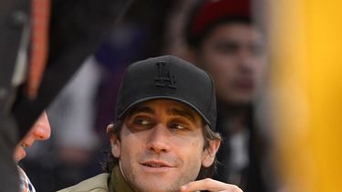 americateve | El actor Jake Gyllenhaal en la primera mitad de un partido de los Lakers de Los Angeles contra los Timberwolves de Minnesota el domingo 10 de noviembre de 2013 en Los Angeles. (Foto AP/Mark J. Terrill)