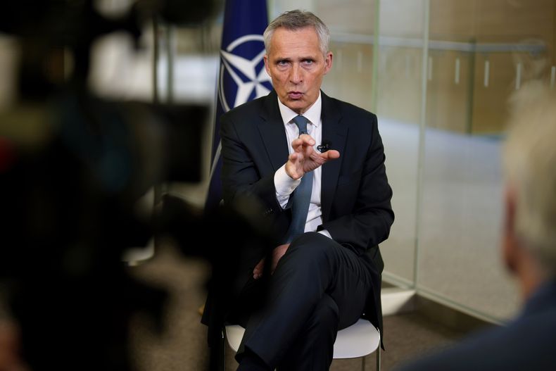 El secretario general de la OTAN, Jens Stoltenberg, habla durante una entrevista con The Associated Press en la sede de la OTAN en Bruselas, el miércoles 21 de junio de 2023. (AP Foto/Virginia Mayo)