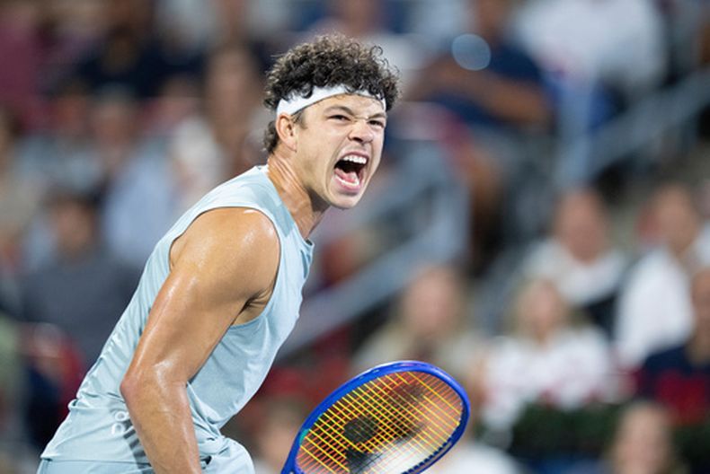 El estadounidense Ben Shelton celebra durante el encuentro ante su compatriota Brandon Nakashima, en la final del National Bank Open en Montreal, el jueves 13 de agosto de 2026 (Christinne Muschi/The Canadian Press via AP)