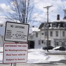 Un señal en una calle que conecta Vermont, EEUU, con Stanstead, Quebec, el martes 21 de enero de 2025. (Christinne Muschi/The Canadian Press vía AP)