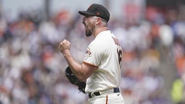 Rodón lidera blanqueada a Dodgers y Gigantes barren la serie
