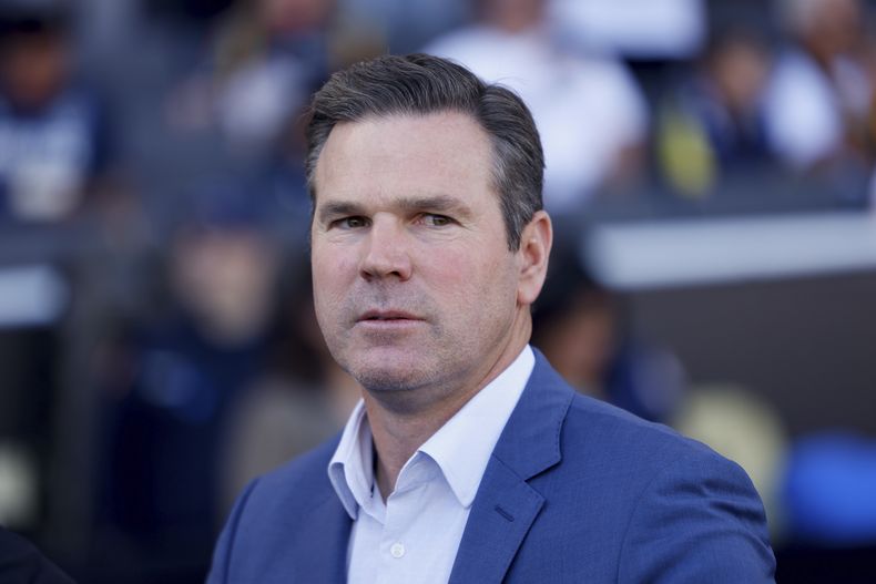 ARCHIVO- El técnico Greg Vanney de Los Angeles Galaxy previo a la final de la MLS contra los Red Bulls de Nueva York, el 7 de diciembre de 2024, en Carson, California. (AP Foto/Etienne Laurent)