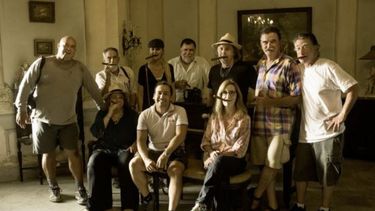 Alex Castro, en el extremo izquierdo, junto a sus socios estadounidenses.