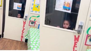 broward: madre llega a guarderia  y encuentra sola adentro a la nina de 2 anos