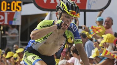 americateve | El ciclista polaco Rafal Majka cruza la meta para ganar la 14ta etapa del Tour de Francia el s&aacute;bado, 19 de julio del 2014, en Risoul, Francia.  (Foto AP/Laurent Cipriani)